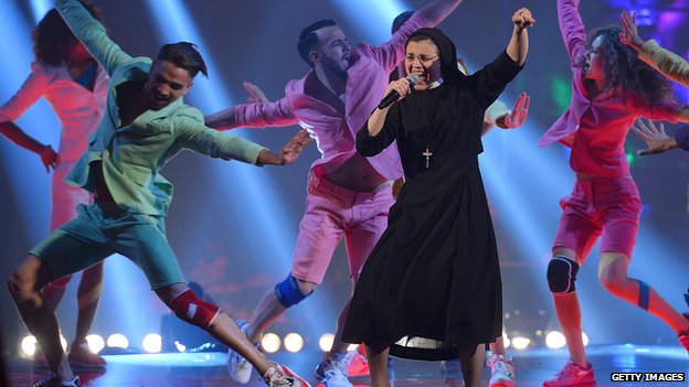На шоу «Голос» в Италии первое место заняла монахиня Кристина 