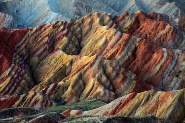 Цветные скалы Чжанье Данксиа 