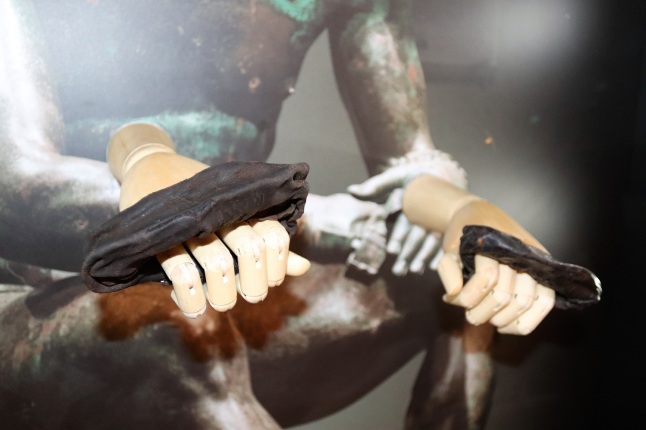 Самые старые перчатки для бокса