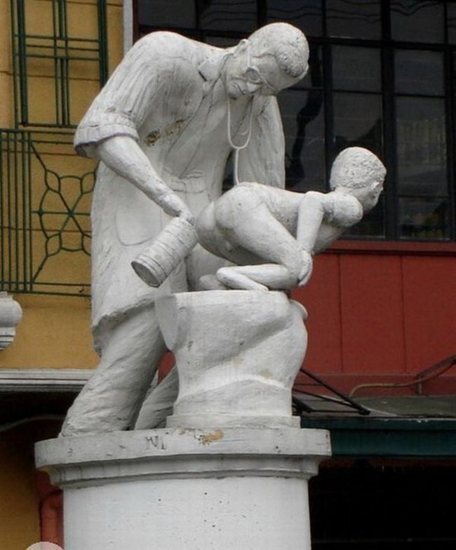 Странная статуя на Филиппинах 