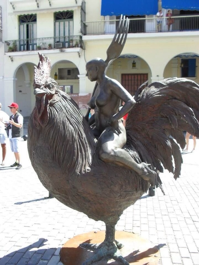 Странная статуя на Кубе