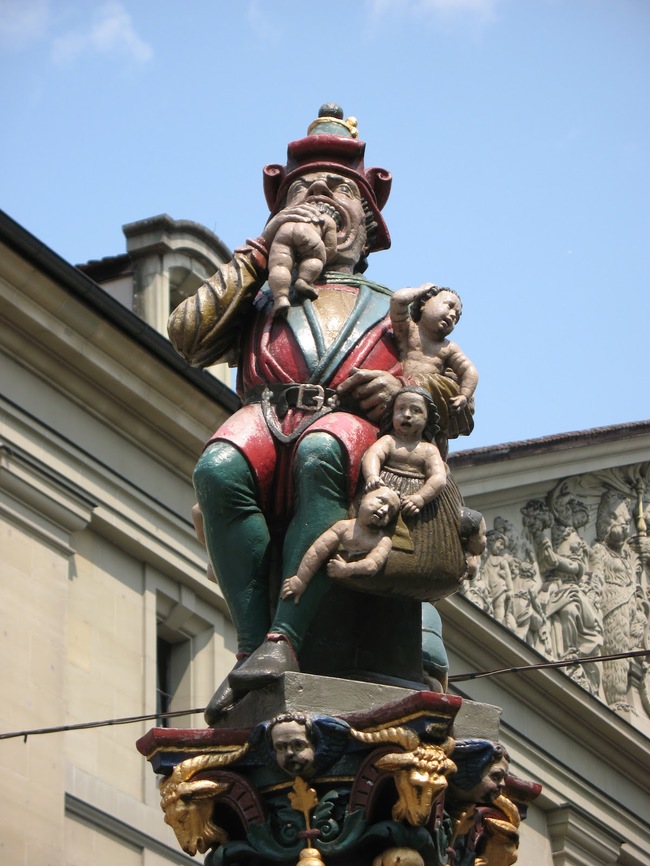 Странная статуя в Швейцарии